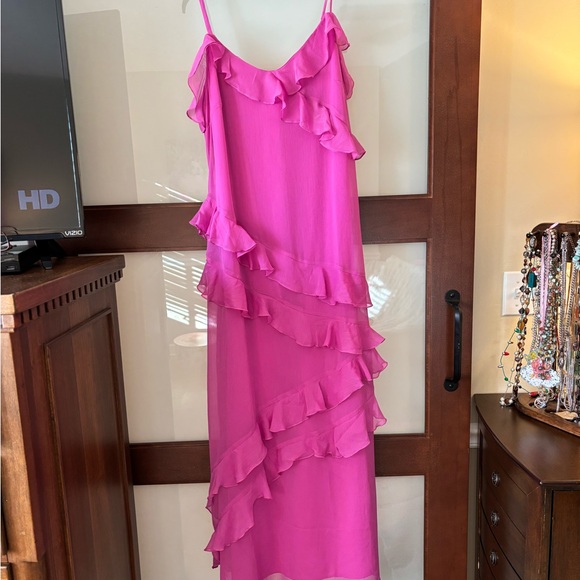 LOFT Dresses & Skirts - Women’s~ NWT~Gorgeous Orchid Ruffle Maxi Dress! 🌺